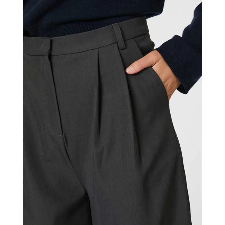 Neo Noir Nika Structure Shorts Dark Grey